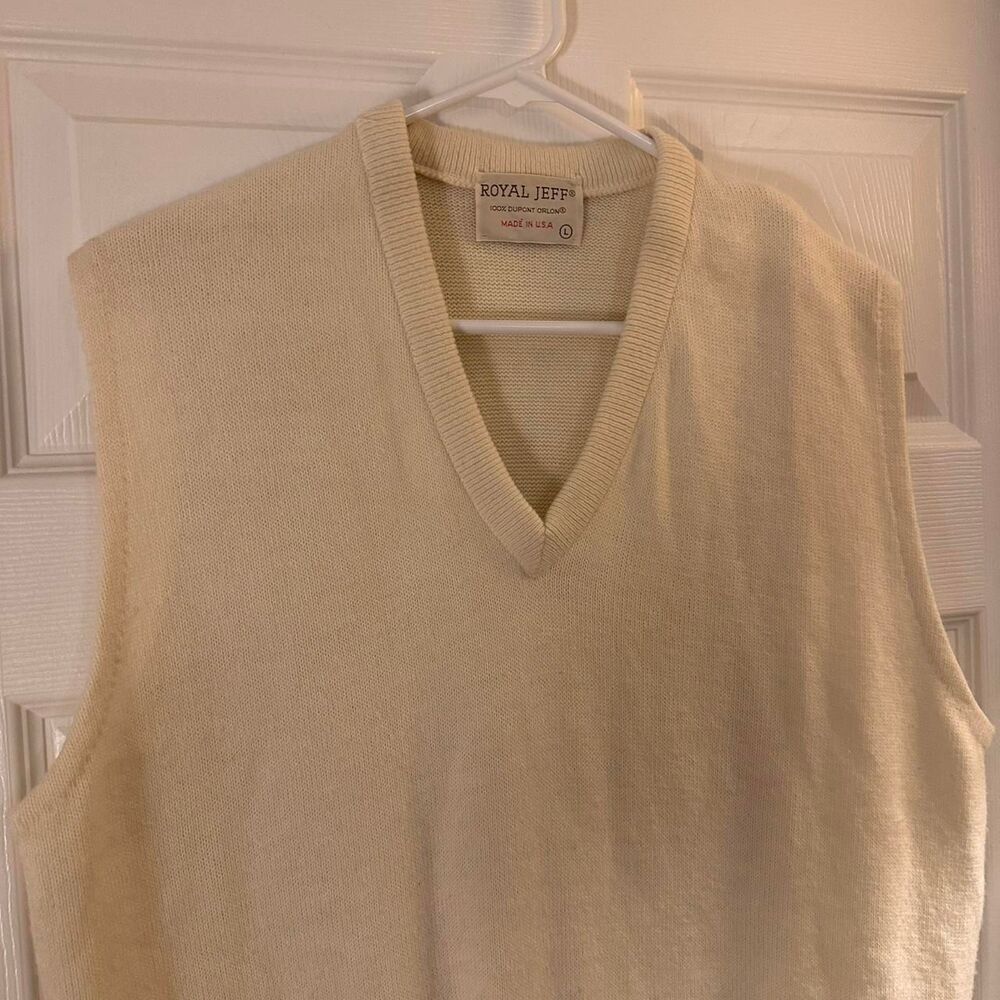 Vintage Women's Butter Yellow Jumper/Sweater Vest - Picture 2 of 5